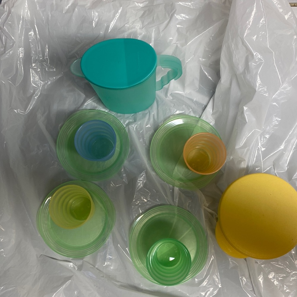 Tupperware Mini Kids Impression Pitcher with Multi Colored Tumblers and …